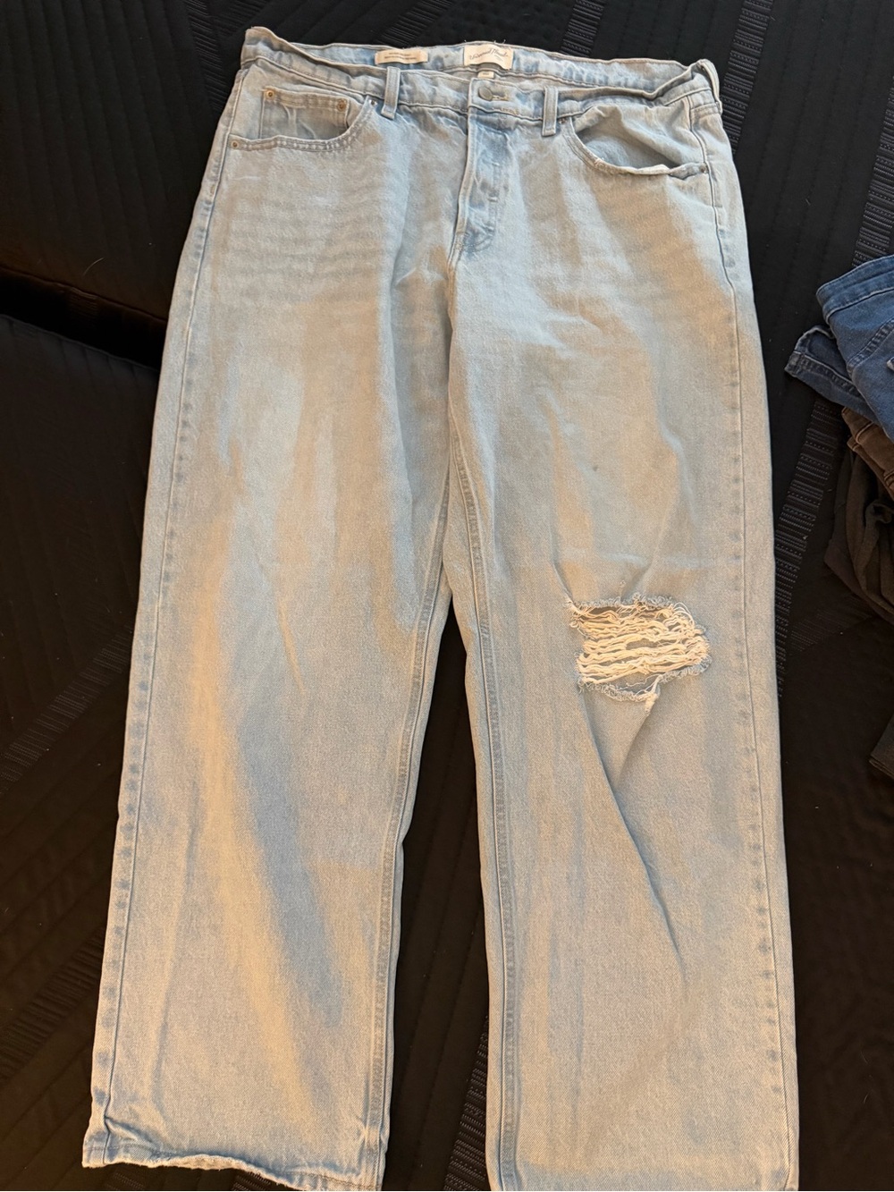 Universal Thread Light Blue Relaxed Straight Jeans with Distressed Knee